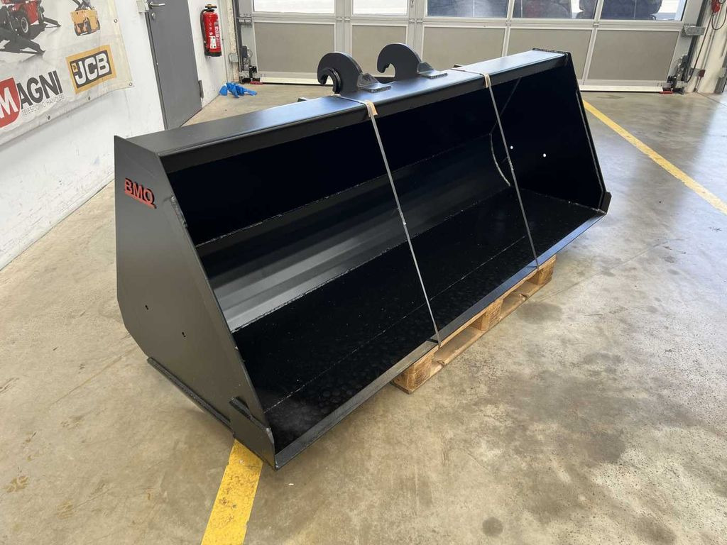 BMO Erdschaufel / Schaufel / Magni / 2.500 / NEU BMO Erdschaufel / Schaufel / Magni / 2.500 / NEU - Baggerschaufel für Baumaschine: das Bild 5 BMO Erdschaufel / Schaufel / Magni / 2.500 / NEU BMO Erdschaufel / Schaufel / Magni / 2.500 / NEU - Baggerschaufel für Baumaschine: das Bild 5