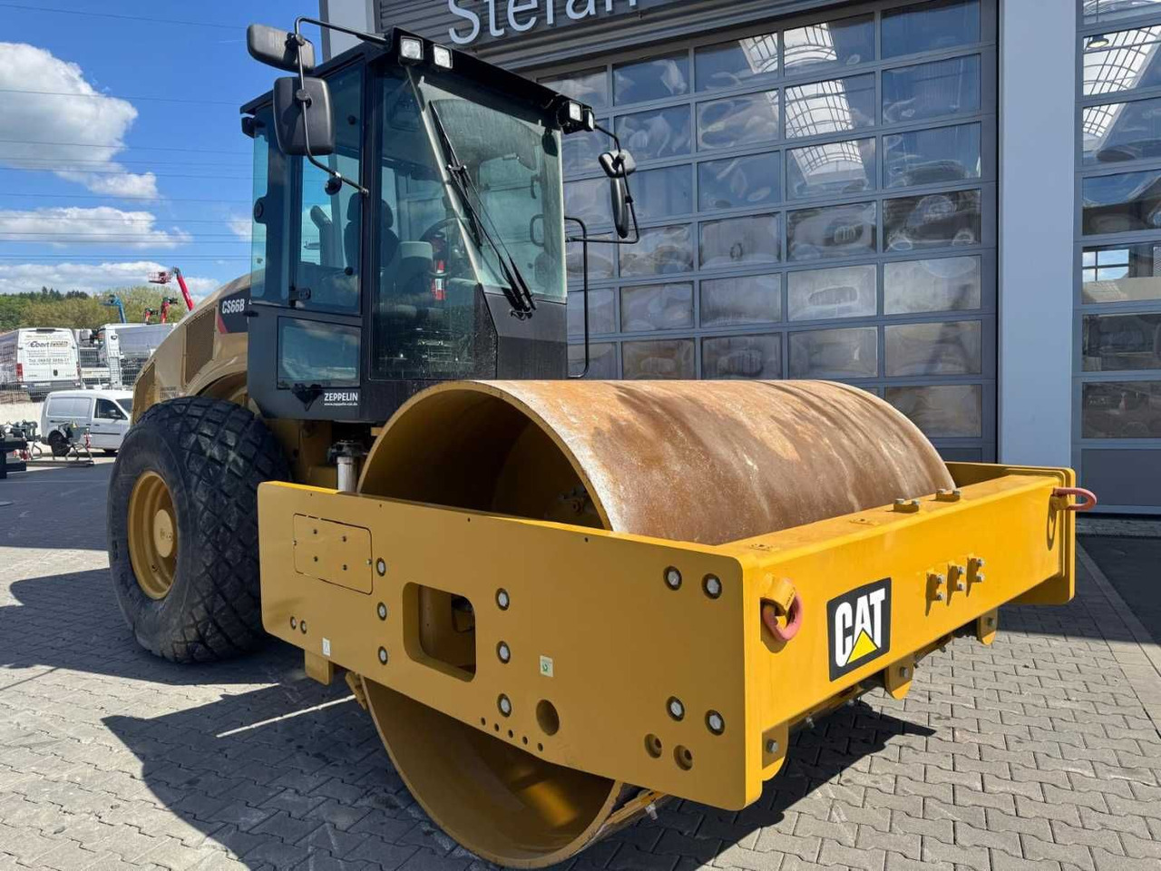 CAT CS66B / 2017 / nur 83h! / Klima / neuwertig! - Walzenzug: das Bild 2 CAT CS66B / 2017 / nur 83h! / Klima / neuwertig! - Walzenzug: das Bild 2