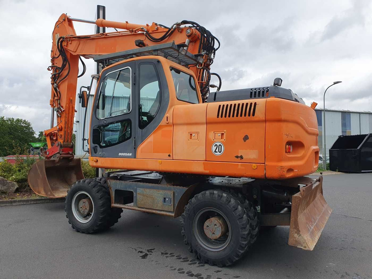 Doosan DX190W / 2008 / 12.349h / 1x Tieflöffel - Mobilbagger: das Bild 4 Doosan DX190W / 2008 / 12.349h / 1x Tieflöffel - Mobilbagger: das Bild 4