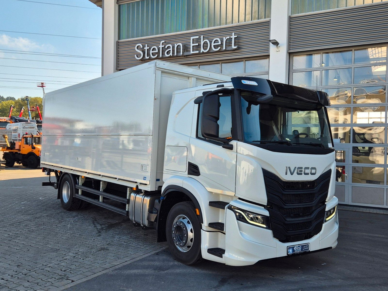 Iveco AT190S40/FP Böse Schwenkwand LBW AHK - Koffer LKW: das Bild 2 Iveco AT190S40/FP Böse Schwenkwand LBW AHK - Koffer LKW: das Bild 2