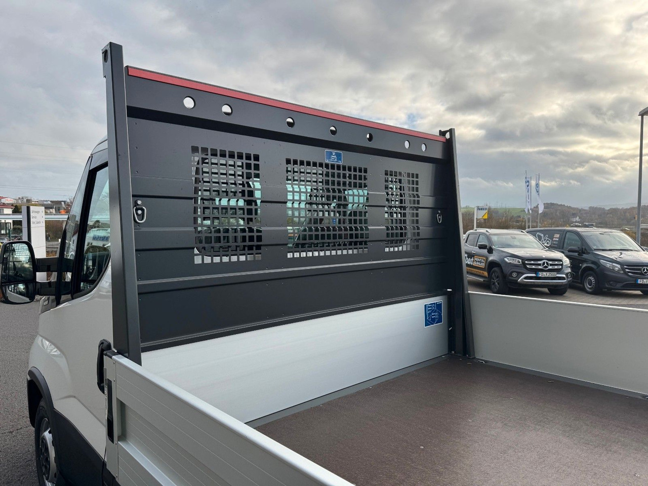 Iveco Daily 35S16 *R.3750mm*Automatik*AHK*Kamera* - Pritsche Transporter: das Bild 5 Iveco Daily 35S16 *R.3750mm*Automatik*AHK*Kamera* - Pritsche Transporter: das Bild 5