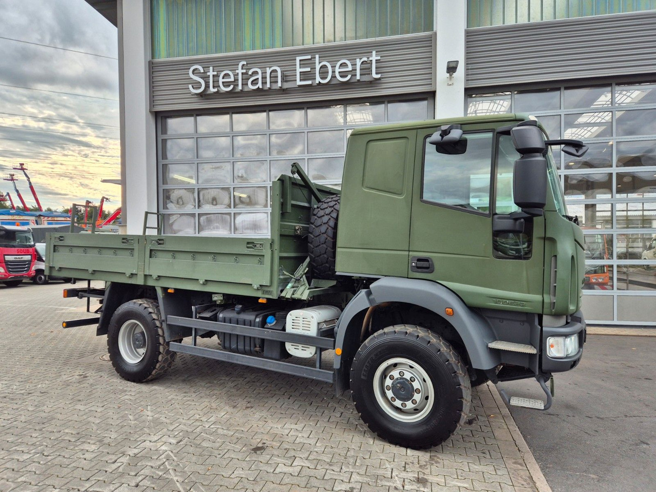 Iveco Eurocargo ML100E22WM-BW 4x4 Pritsche L-Haus Bett - Pritsche LKW: das Bild 4 Iveco Eurocargo ML100E22WM-BW 4x4 Pritsche L-Haus Bett - Pritsche LKW: das Bild 4