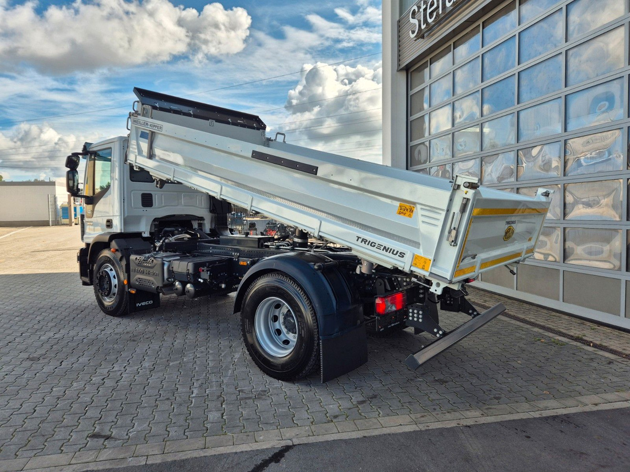 Iveco Eurocargo ML180E32K 4x2 Meiller AHK - Kipper: das Bild 4 Iveco Eurocargo ML180E32K 4x2 Meiller AHK - Kipper: das Bild 4