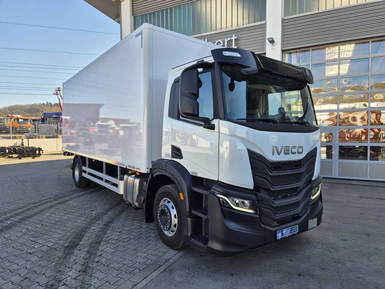 Iveco S-Way AD190S40/P Junge AHK LBW 2.000kg - Koffer LKW: das Bild 2 Iveco S-Way AD190S40/P Junge AHK LBW 2.000kg - Koffer LKW: das Bild 2