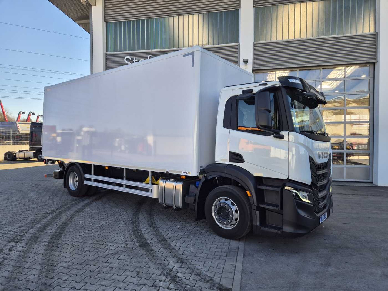 Iveco S-Way AD190S40/P Junge AHK LBW 2.000kg - Koffer LKW: das Bild 4 Iveco S-Way AD190S40/P Junge AHK LBW 2.000kg - Koffer LKW: das Bild 4