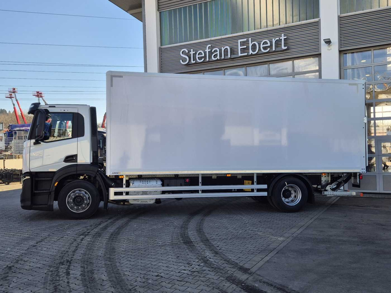 Iveco S-Way AD190S40/P Junge AHK LBW 2.000kg - Koffer LKW: das Bild 5 Iveco S-Way AD190S40/P Junge AHK LBW 2.000kg - Koffer LKW: das Bild 5