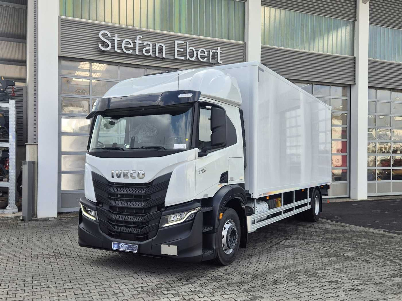 Iveco S Way AT190S40/P LBW Tür AHK Navi Bett - Koffer LKW: das Bild 1 Iveco S Way AT190S40/P LBW Tür AHK Navi Bett - Koffer LKW: das Bild 1