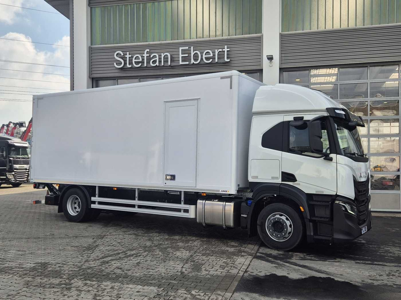 Iveco S Way AT190S40/P LBW Tür AHK Navi Bett - Koffer LKW: das Bild 3 Iveco S Way AT190S40/P LBW Tür AHK Navi Bett - Koffer LKW: das Bild 3