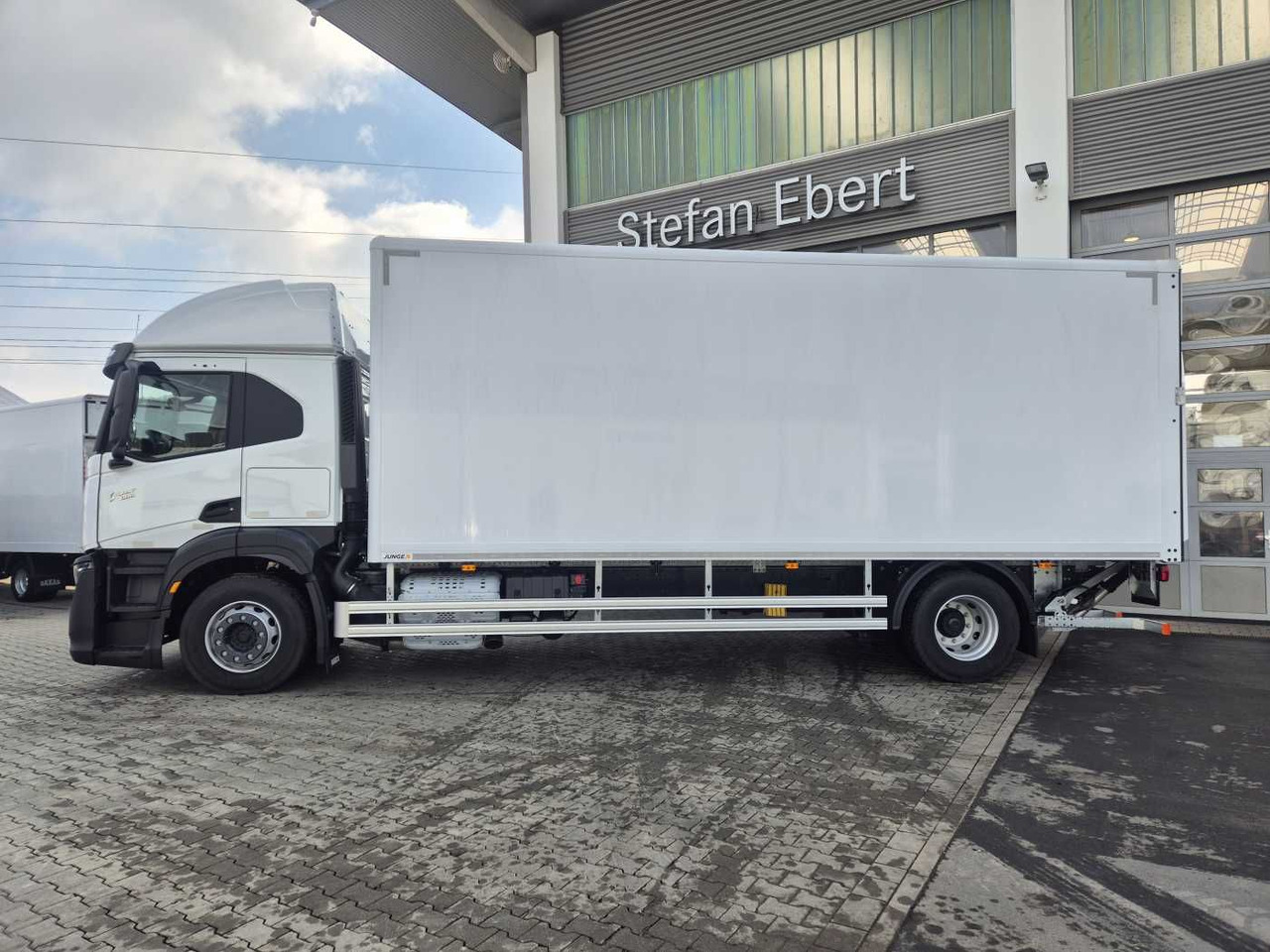 Iveco S Way AT190S40/P LBW Tür AHK Navi Bett - Koffer LKW: das Bild 4 Iveco S Way AT190S40/P LBW Tür AHK Navi Bett - Koffer LKW: das Bild 4