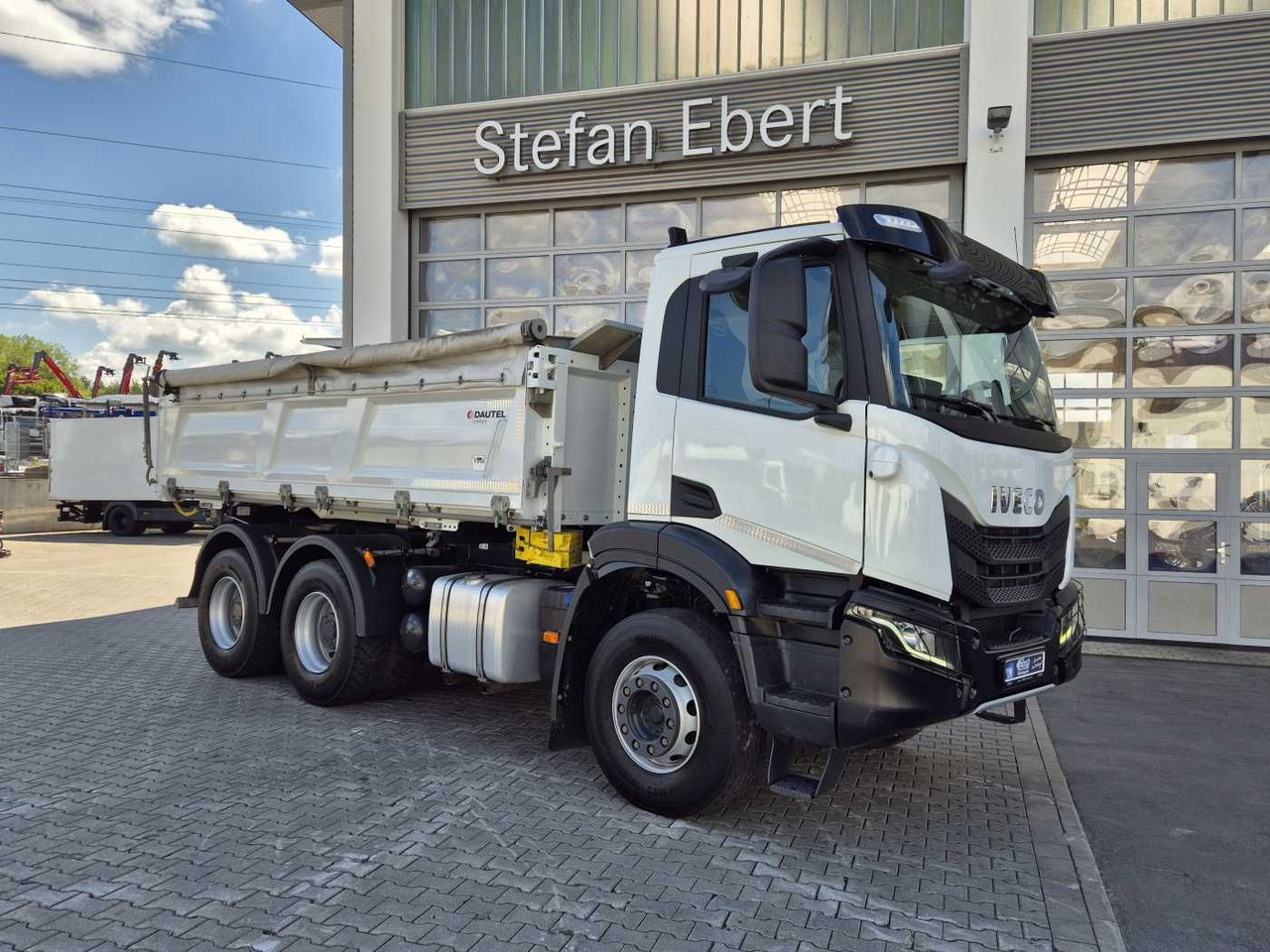Iveco X-Way AD300X48Z HR 6x4 Intarder Bordmatic Kamera - Kipper: das Bild 3 Iveco X-Way AD300X48Z HR 6x4 Intarder Bordmatic Kamera - Kipper: das Bild 3