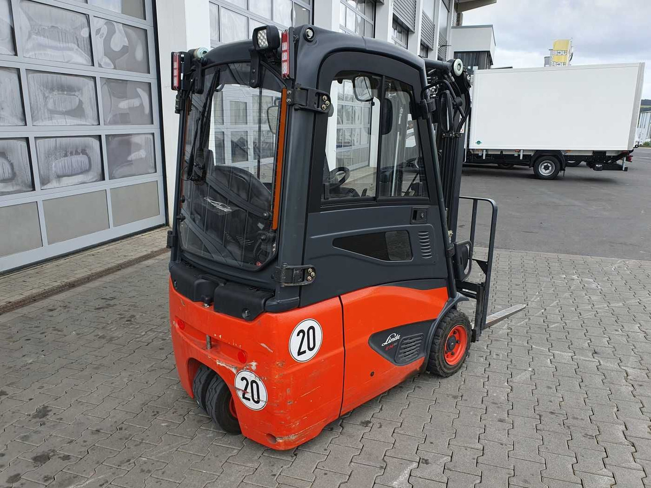 Linde E14 - 02 / Triplex: 4.00m! / SS / nur 2.119h! - Elektrostapler: das Bild 4 Linde E14 - 02 / Triplex: 4.00m! / SS / nur 2.119h! - Elektrostapler: das Bild 4