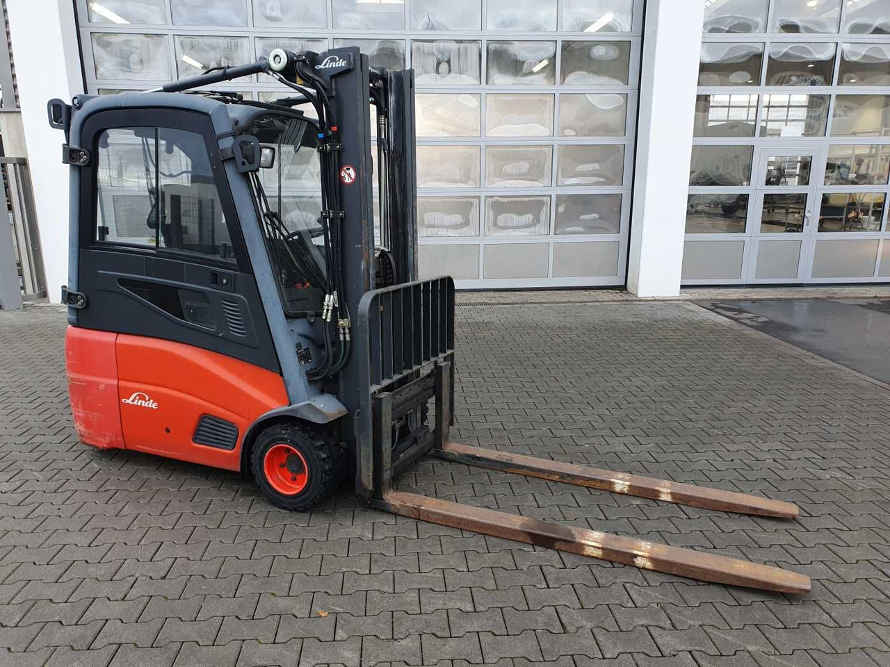 Linde E18 - 01 / Triplex: 4.50m! / SS / nur 5.672h! - Elektrostapler: das Bild 2 Linde E18 - 01 / Triplex: 4.50m! / SS / nur 5.672h! - Elektrostapler: das Bild 2
