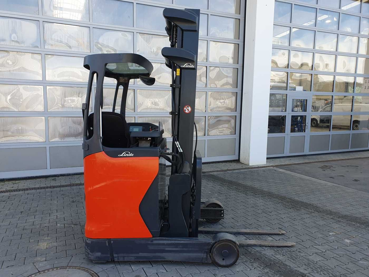 Linde R12B-01 / nur 2.394h! / Hubhöhe: 6m / 2015 - Schubmaststapler: das Bild 3 Linde R12B-01 / nur 2.394h! / Hubhöhe: 6m / 2015 - Schubmaststapler: das Bild 3