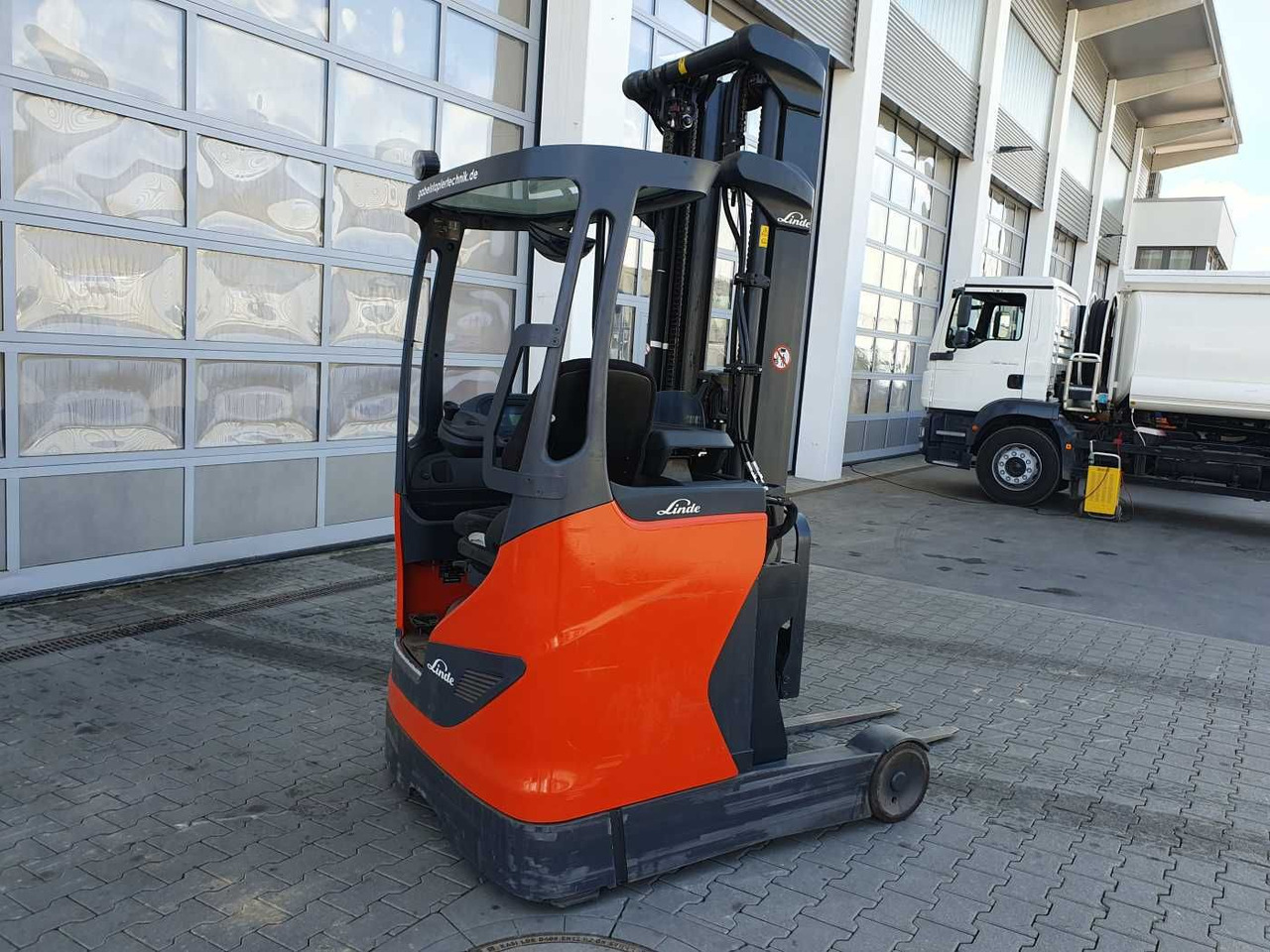 Linde R12B-01 / nur 2.394h! / Hubhöhe: 6m / 2015 - Schubmaststapler: das Bild 4 Linde R12B-01 / nur 2.394h! / Hubhöhe: 6m / 2015 - Schubmaststapler: das Bild 4