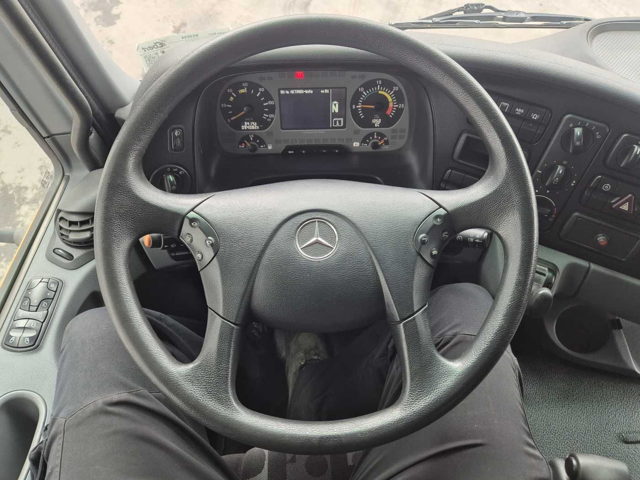 Mercedes-Benz Actros 2032 A 4x4 Bucher STKF 9500 Airport 30x - Leasing Mercedes-Benz Actros 2032 A 4x4 Bucher STKF 9500 Airport 30x: das Bild 12