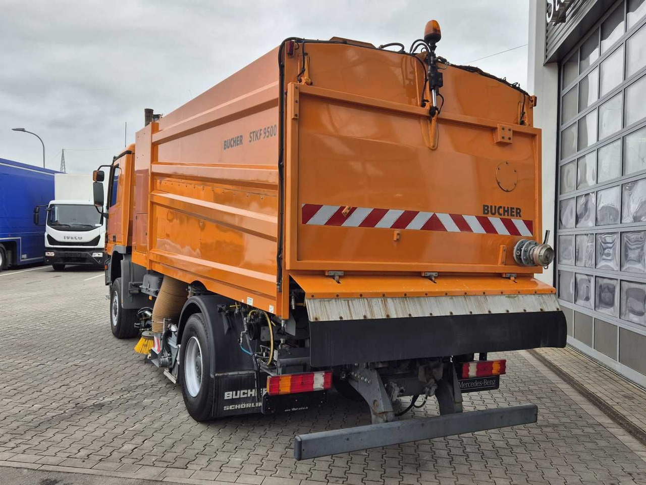Mercedes-Benz Actros 2032 A 4x4 Bucher STKF 9500 Airport 30x - Leasing Mercedes-Benz Actros 2032 A 4x4 Bucher STKF 9500 Airport 30x: das Bild 7