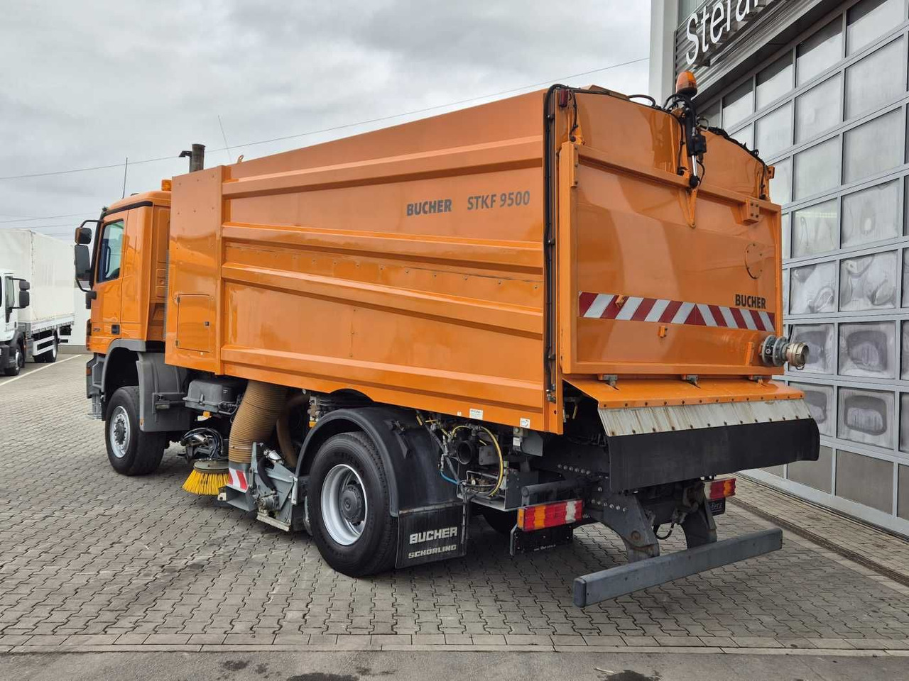 Mercedes-Benz Actros 2032 A 4x4 Bucher STKF 9500 Airport 30x - Leasing Mercedes-Benz Actros 2032 A 4x4 Bucher STKF 9500 Airport 30x: das Bild 15