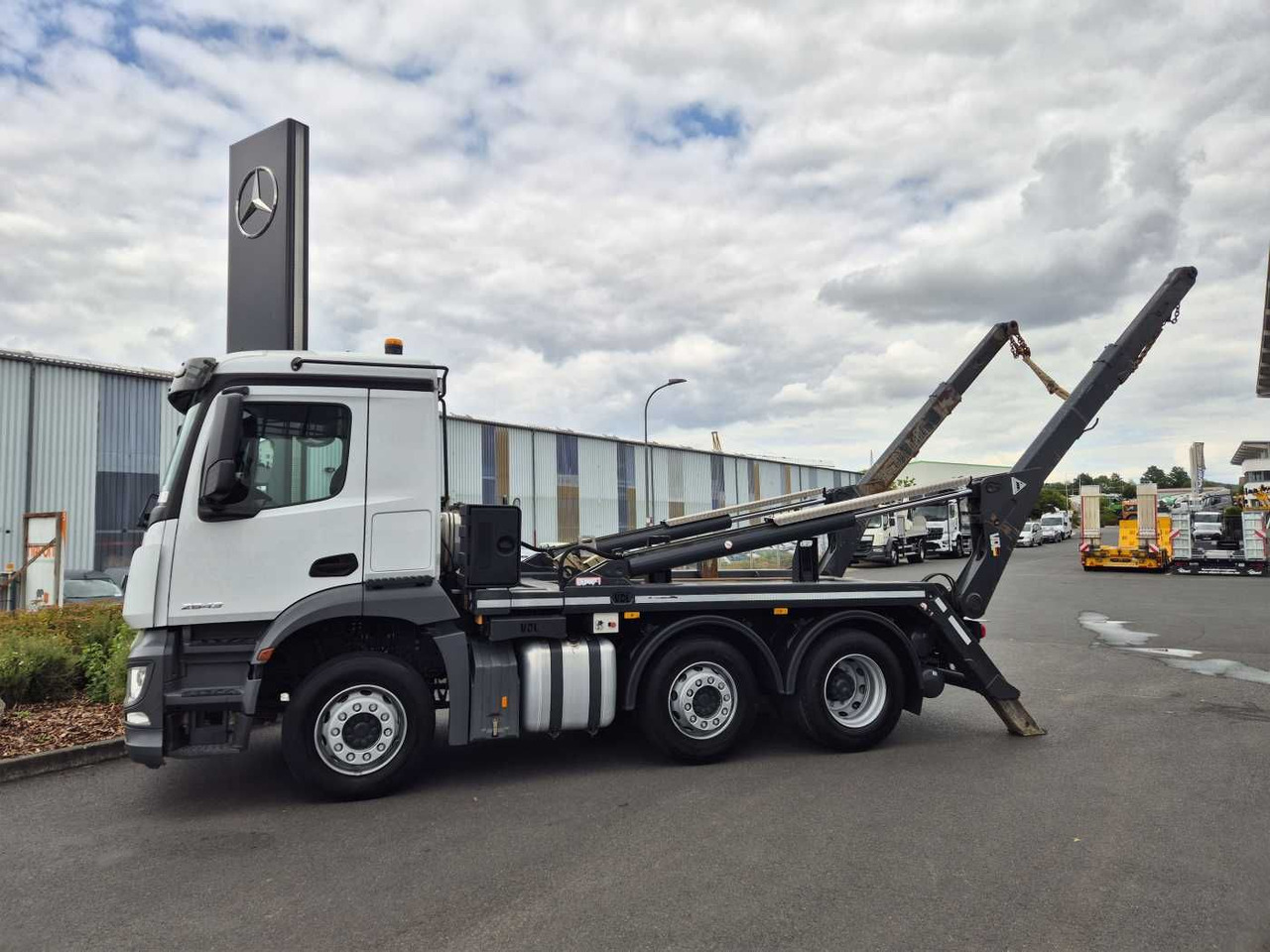 Mercedes-Benz Arocs 2643 L 6x2/4 VDL AHK Funk Vorlaufachse - Kipper: das Bild 4 Mercedes-Benz Arocs 2643 L 6x2/4 VDL AHK Funk Vorlaufachse - Kipper: das Bild 4
