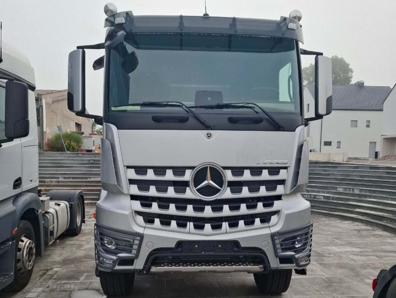 Mercedes-Benz Arocs 4153 8x4 Fahrgestell - Fahrgestell LKW: das Bild 2 Mercedes-Benz Arocs 4153 8x4 Fahrgestell - Fahrgestell LKW: das Bild 2