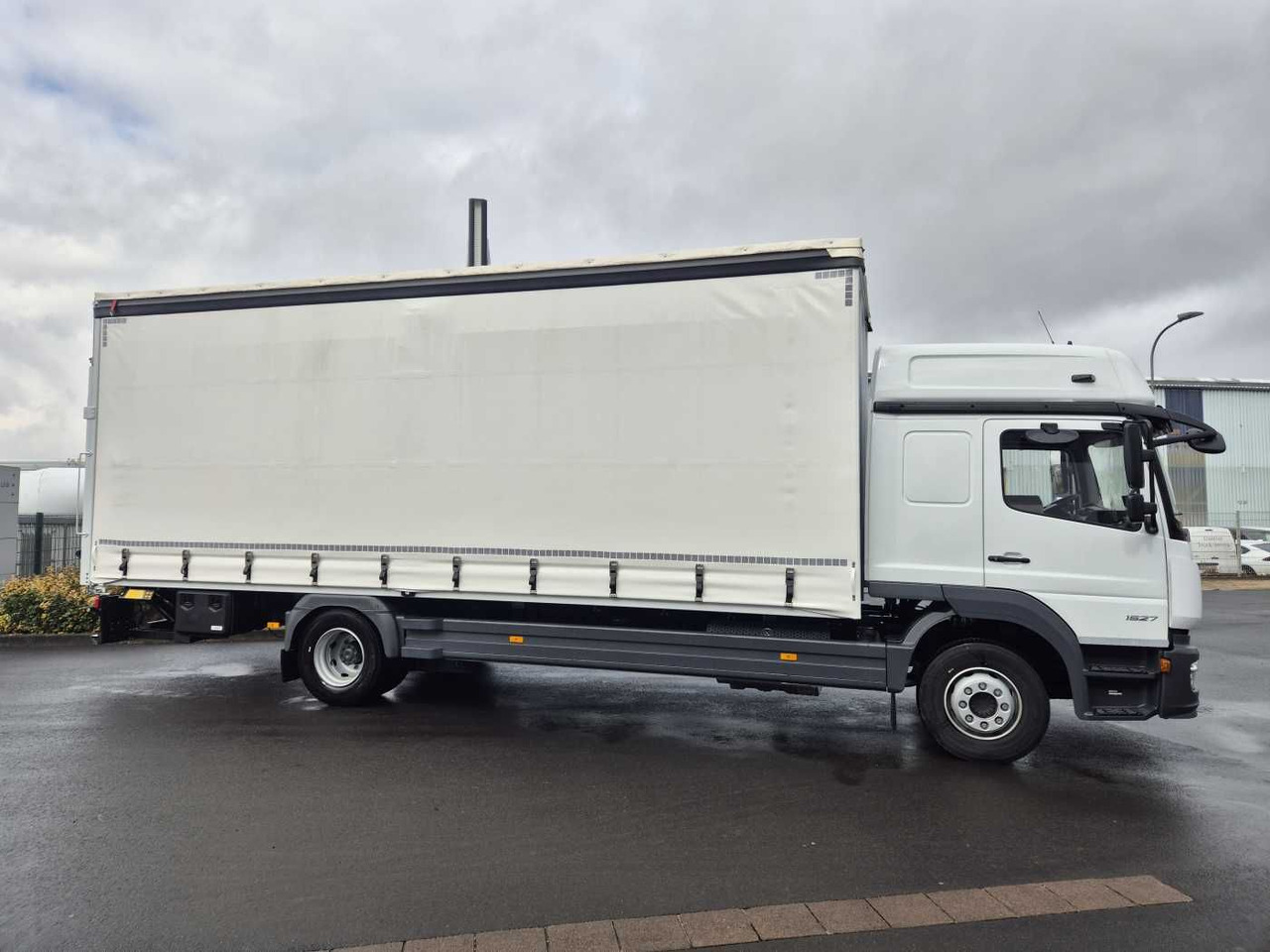 Mercedes-Benz Atego 1527 L L-Haus LBW Palfinger 1.500kg 2 Bett - Plane LKW: das Bild 4 Mercedes-Benz Atego 1527 L L-Haus LBW Palfinger 1.500kg 2 Bett - Plane LKW: das Bild 4
