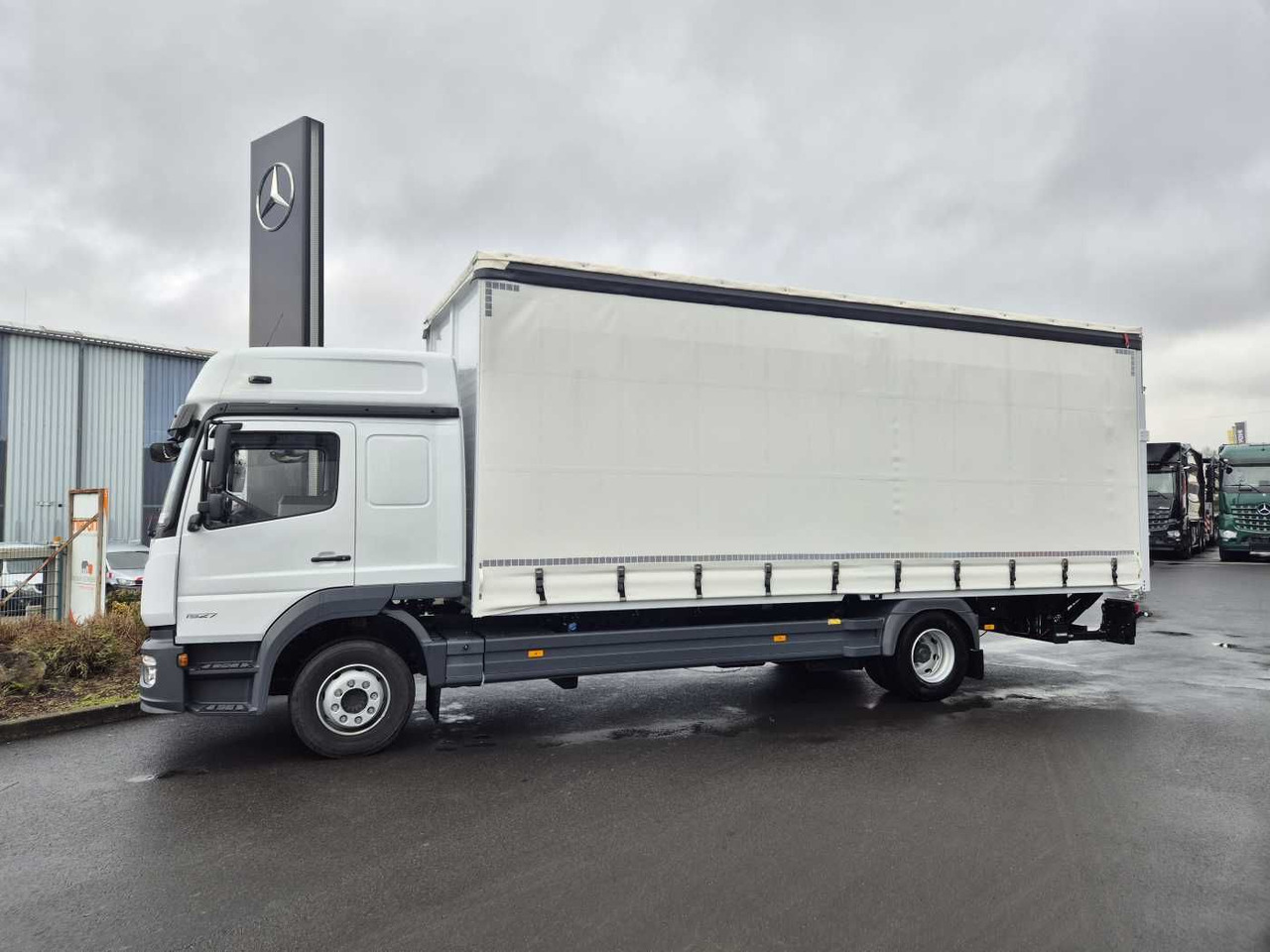 Mercedes-Benz Atego 1527 L L-Haus LBW Palfinger 1.500kg 2 Bett - Plane LKW: das Bild 3 Mercedes-Benz Atego 1527 L L-Haus LBW Palfinger 1.500kg 2 Bett - Plane LKW: das Bild 3