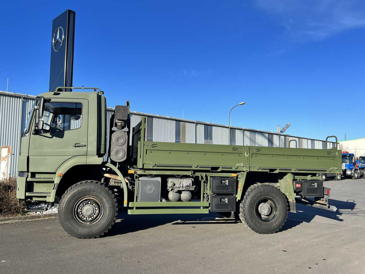 Mercedes-Benz Axor 1829 A 4x4 Pritsche - Pritsche LKW: das Bild 4 Mercedes-Benz Axor 1829 A 4x4 Pritsche - Pritsche LKW: das Bild 4