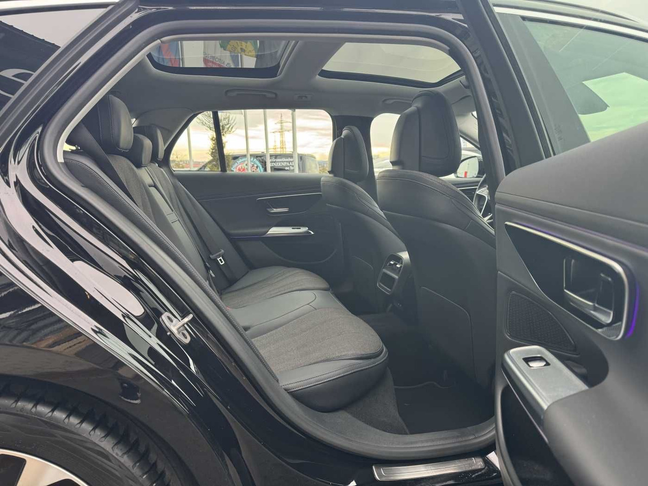 Mercedes-Benz E 200 T AVANTGARDE+DistrPlus+Pano+ AHK+Ambiente - PKW: das Bild 5 Mercedes-Benz E 200 T AVANTGARDE+DistrPlus+Pano+ AHK+Ambiente - PKW: das Bild 5
