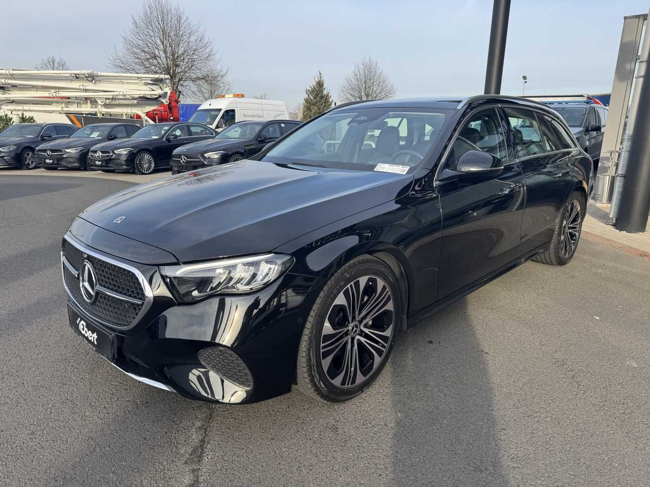 Mercedes-Benz E 200 T AVANTGARDE+DistrPlus+Pano+ AHK+Ambiente - PKW: das Bild 2 Mercedes-Benz E 200 T AVANTGARDE+DistrPlus+Pano+ AHK+Ambiente - PKW: das Bild 2