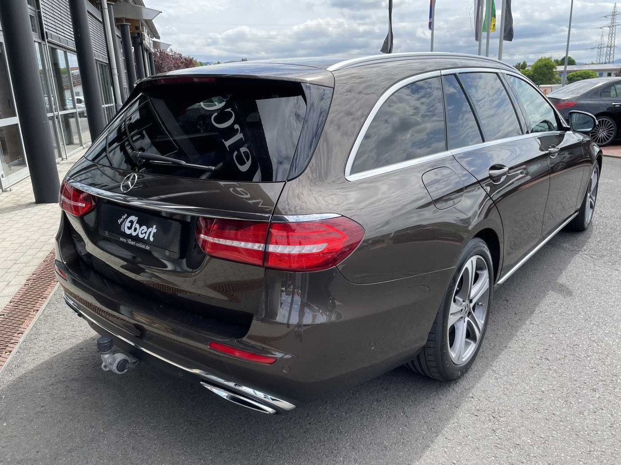 Mercedes-Benz E 220 d T 9G Avantgarde AHK+Memory+ Distr+R-Kame - PKW: das Bild 4 Mercedes-Benz E 220 d T 9G Avantgarde AHK+Memory+ Distr+R-Kame - PKW: das Bild 4