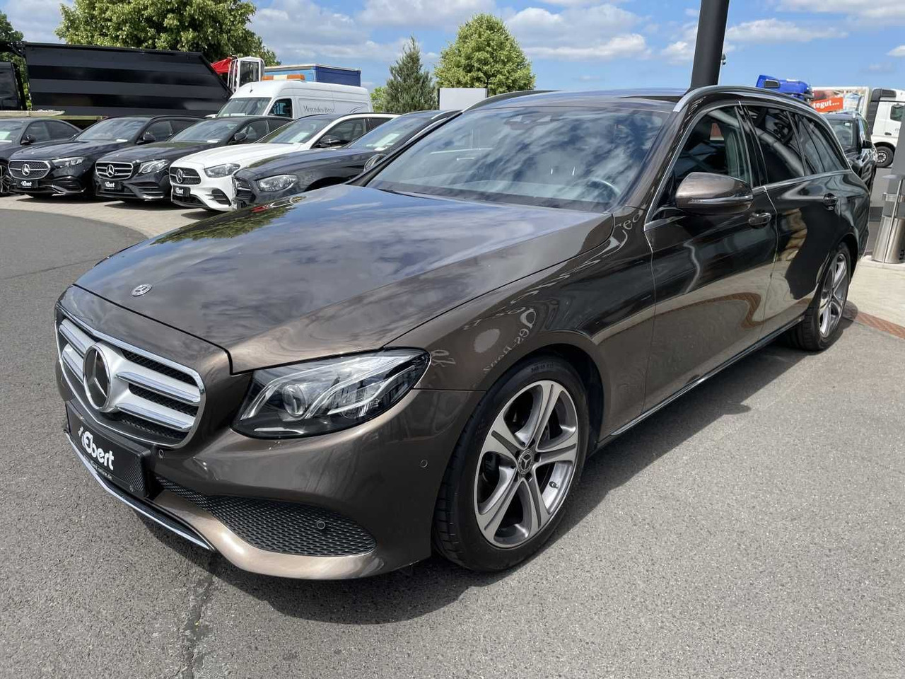 Mercedes-Benz E 220 d T 9G Avantgarde AHK+Memory+ Distr+R-Kame - PKW: das Bild 2 Mercedes-Benz E 220 d T 9G Avantgarde AHK+Memory+ Distr+R-Kame - PKW: das Bild 2