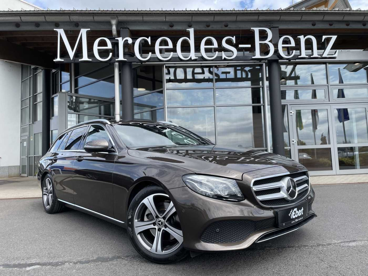Mercedes-Benz E 220 d T 9G Avantgarde AHK+Memory+ Distr+R-Kame - PKW: das Bild 1 Mercedes-Benz E 220 d T 9G Avantgarde AHK+Memory+ Distr+R-Kame - PKW: das Bild 1