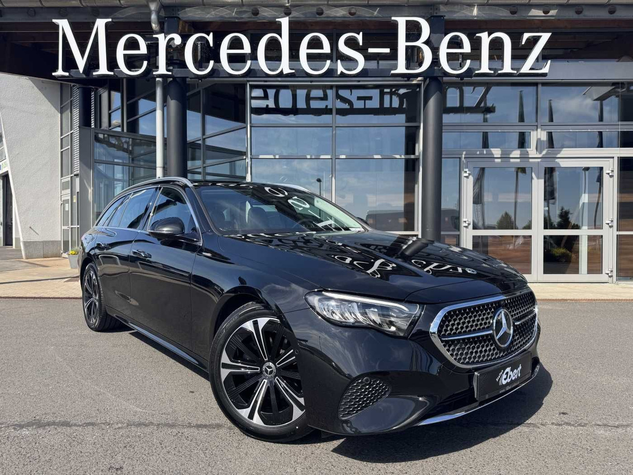 Mercedes-Benz E 220d Avantgarde+Pano+AHK+Distr+19Zoll+MBUX - PKW: das Bild 1 Mercedes-Benz E 220d Avantgarde+Pano+AHK+Distr+19Zoll+MBUX - PKW: das Bild 1