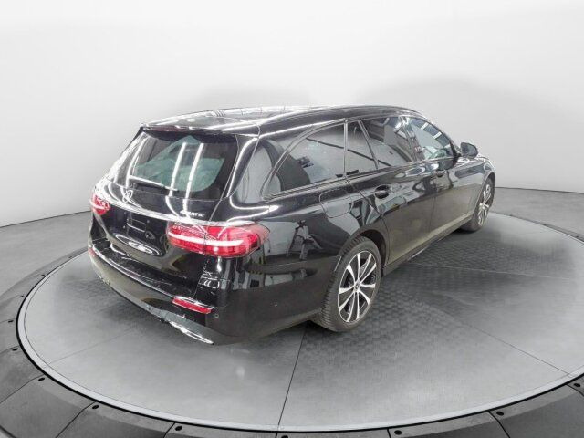 Mercedes-Benz E 300 T de 4M AMG+AHK+Distr+Burm+ R-Kamera+Carpl - PKW: das Bild 4 Mercedes-Benz E 300 T de 4M AMG+AHK+Distr+Burm+ R-Kamera+Carpl - PKW: das Bild 4