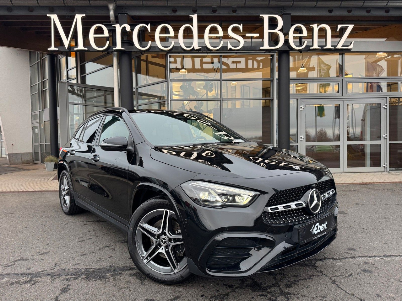 Mercedes-Benz GLA 200 AMG+Pano+Distr+Ambiente+Multibeam+ - SUV/ Geländewagen: das Bild 1 Mercedes-Benz GLA 200 AMG+Pano+Distr+Ambiente+Multibeam+ - SUV/ Geländewagen: das Bild 1