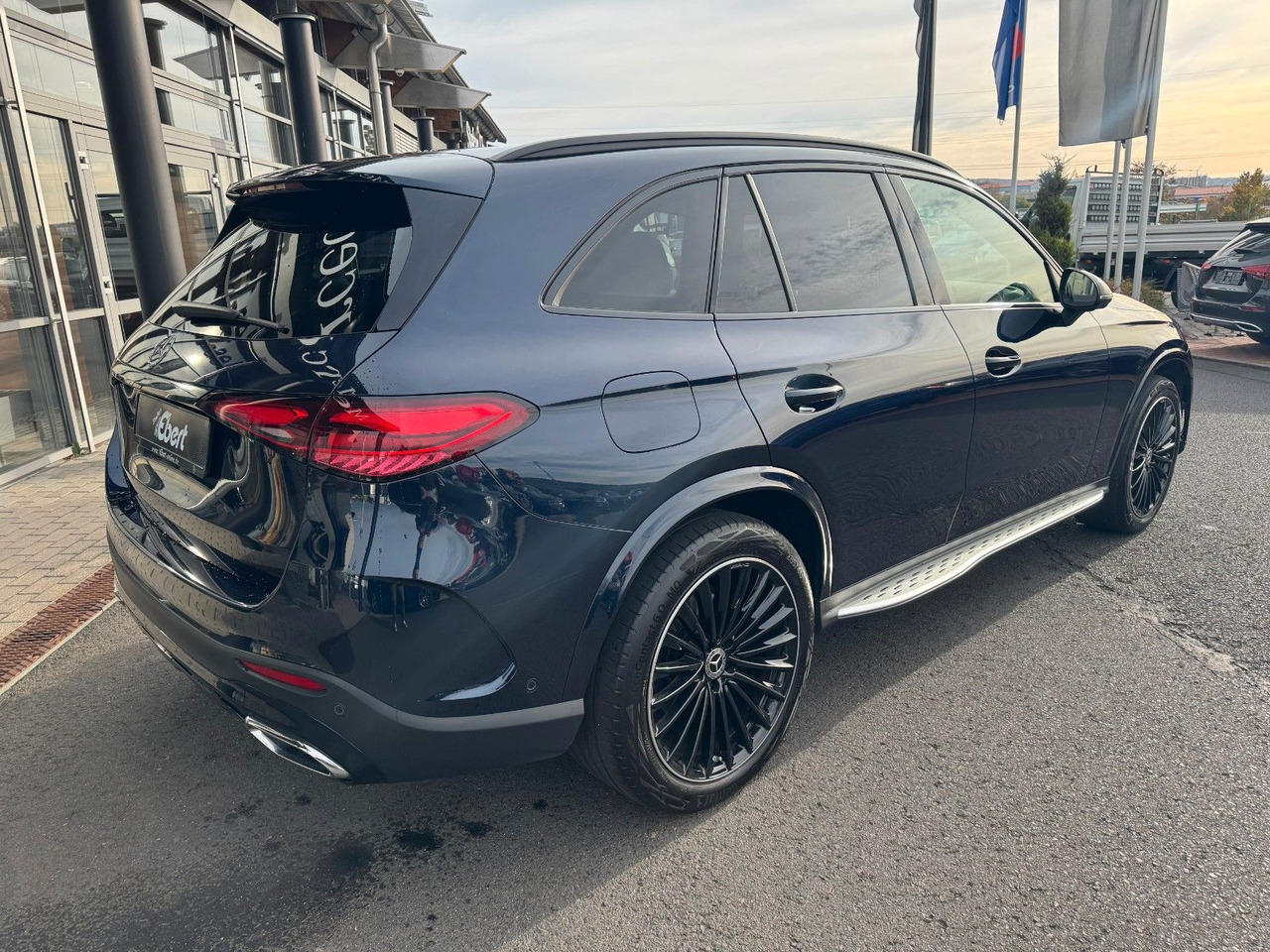 Mercedes-Benz GLC 300 4M+AMG+Pano+Burm+360+Memory - SUV/ Geländewagen: das Bild 4 Mercedes-Benz GLC 300 4M+AMG+Pano+Burm+360+Memory - SUV/ Geländewagen: das Bild 4
