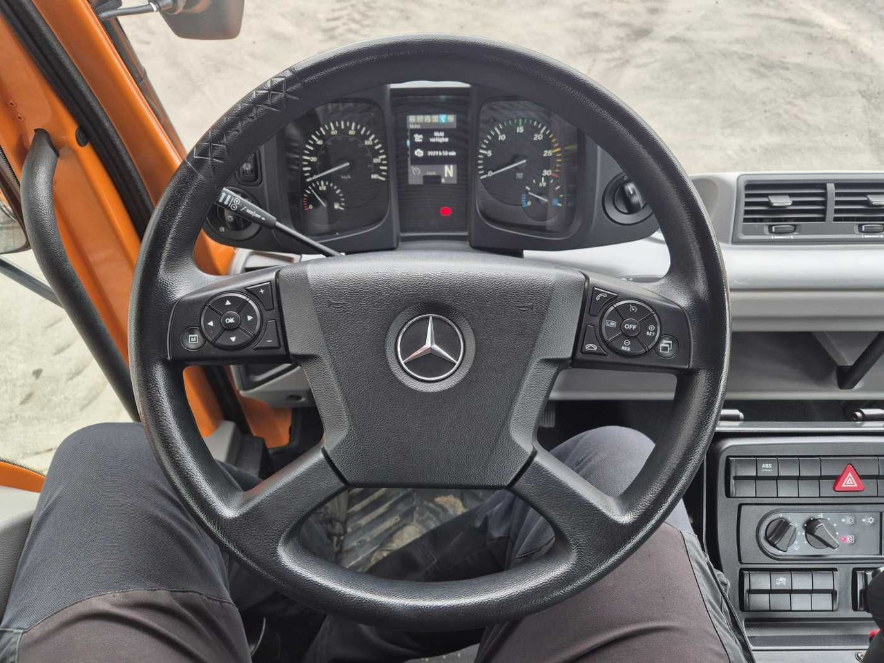 NEU: Kipper Mercedes-Benz Unimog U423 4x4 Hydrostat Zapfwelle: das Bild 12