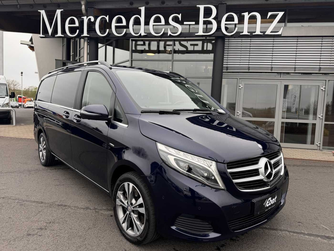 Mercedes-Benz V 250 d AVA ED 4MATIC Panorama Tisch 360 Sound - Personentransporter: das Bild 1 Mercedes-Benz V 250 d AVA ED 4MATIC Panorama Tisch 360 Sound - Personentransporter: das Bild 1