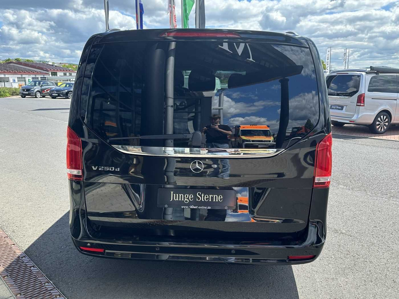 Mercedes-Benz V 250 d EDITION ILS Panorama Kamera 8Sitze - Personentransporter: das Bild 5 Mercedes-Benz V 250 d EDITION ILS Panorama Kamera 8Sitze - Personentransporter: das Bild 5