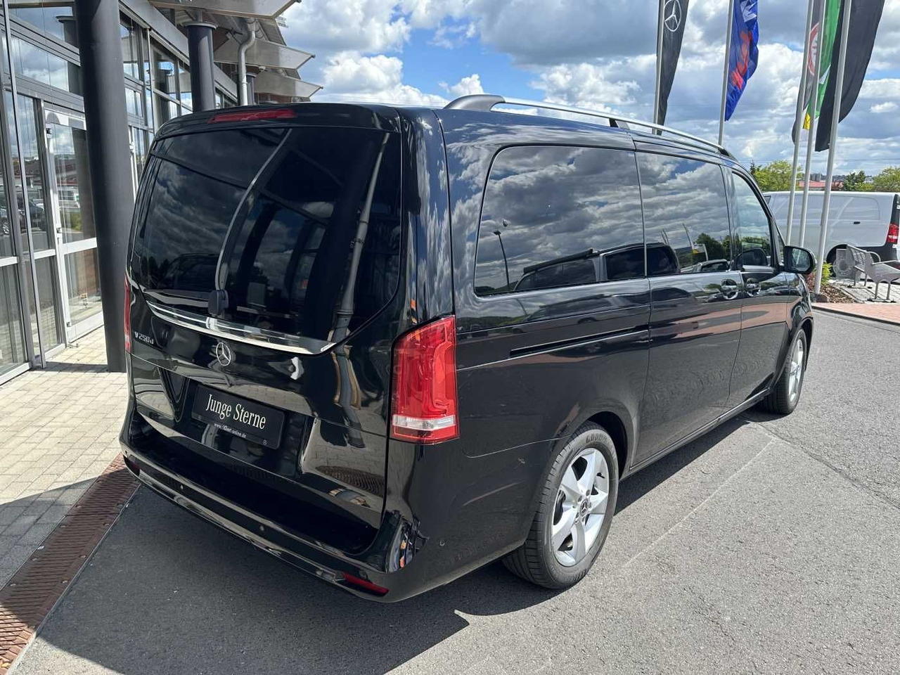 Mercedes-Benz V 250 d EDITION ILS Panorama Kamera 8Sitze - Personentransporter: das Bild 4 Mercedes-Benz V 250 d EDITION ILS Panorama Kamera 8Sitze - Personentransporter: das Bild 4