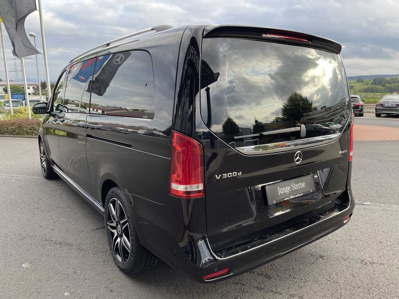 Mercedes-Benz V 300 d AVA 4MATIC AMG Kühlschrank AIRMATIC - PKW: das Bild 3 Mercedes-Benz V 300 d AVA 4MATIC AMG Kühlschrank AIRMATIC - PKW: das Bild 3