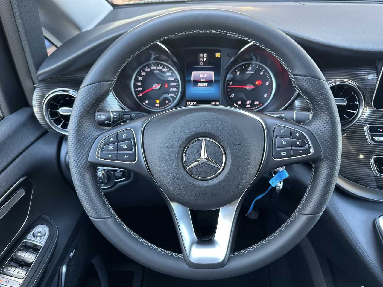PKW Mercedes-Benz V 300 d AVA ED 4MATIC AHK2,5to Standheiz 360Kam: das Bild 11
