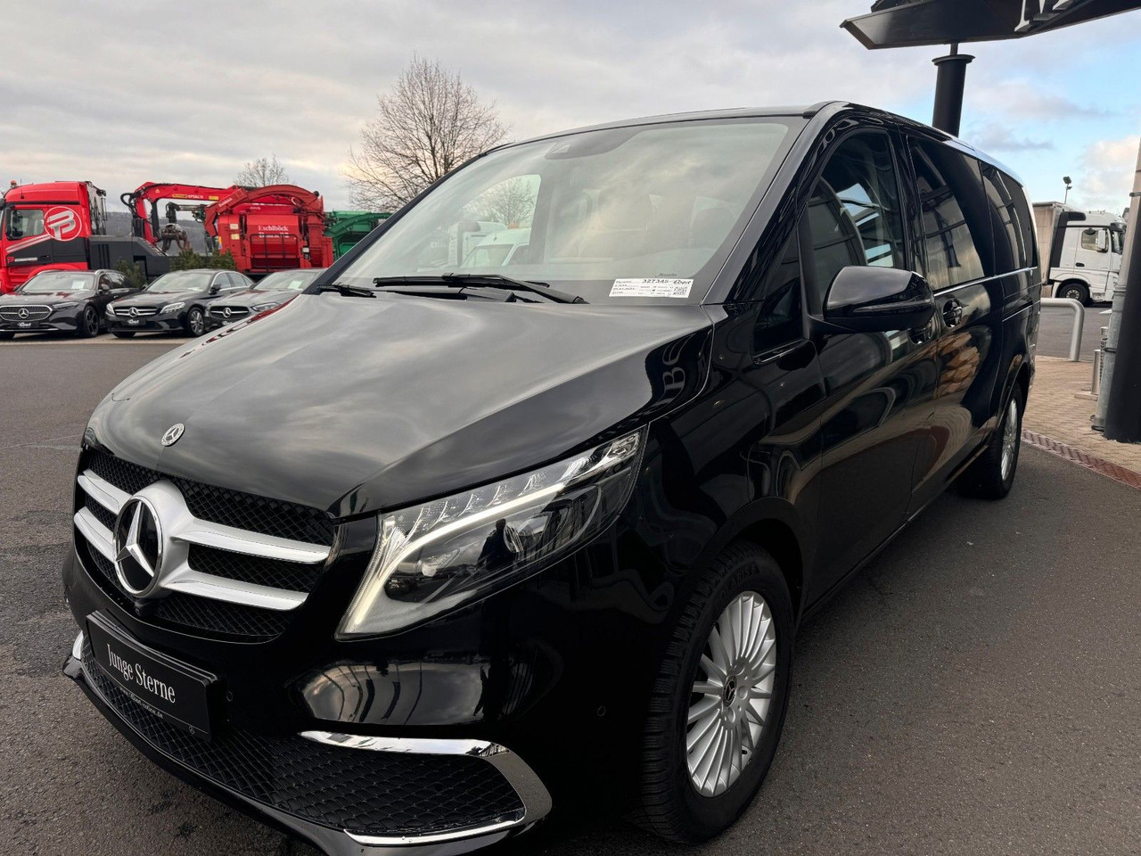 Mercedes-Benz V 300 d AVA Extralang 4MATIC AHK Stdh DISTRONIC - Personentransporter: das Bild 3 Mercedes-Benz V 300 d AVA Extralang 4MATIC AHK Stdh DISTRONIC - Personentransporter: das Bild 3