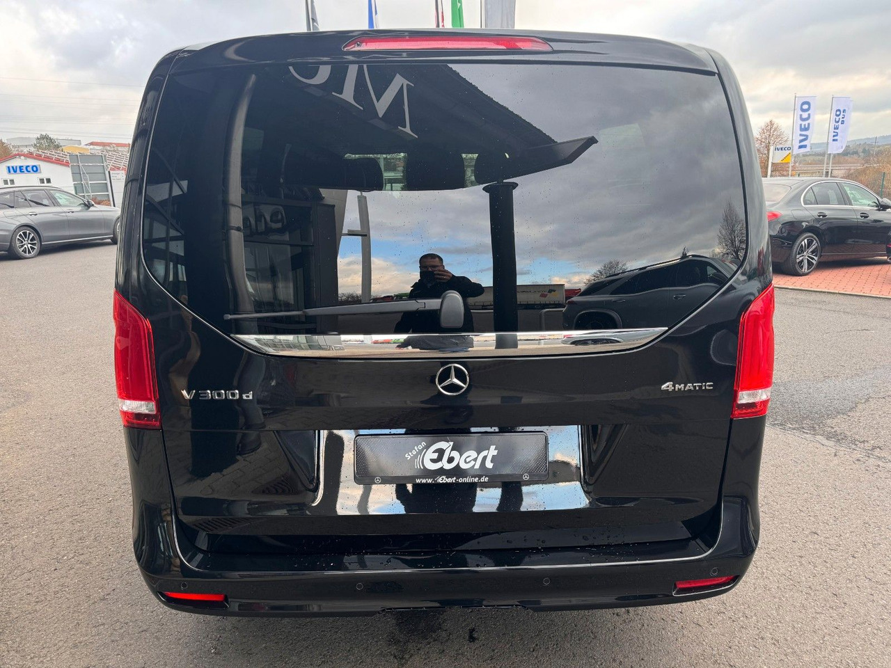 Mercedes-Benz V 300 d AVA Extralang 4MATIC AHK Stdh DISTRONIC - Personentransporter: das Bild 5 Mercedes-Benz V 300 d AVA Extralang 4MATIC AHK Stdh DISTRONIC - Personentransporter: das Bild 5