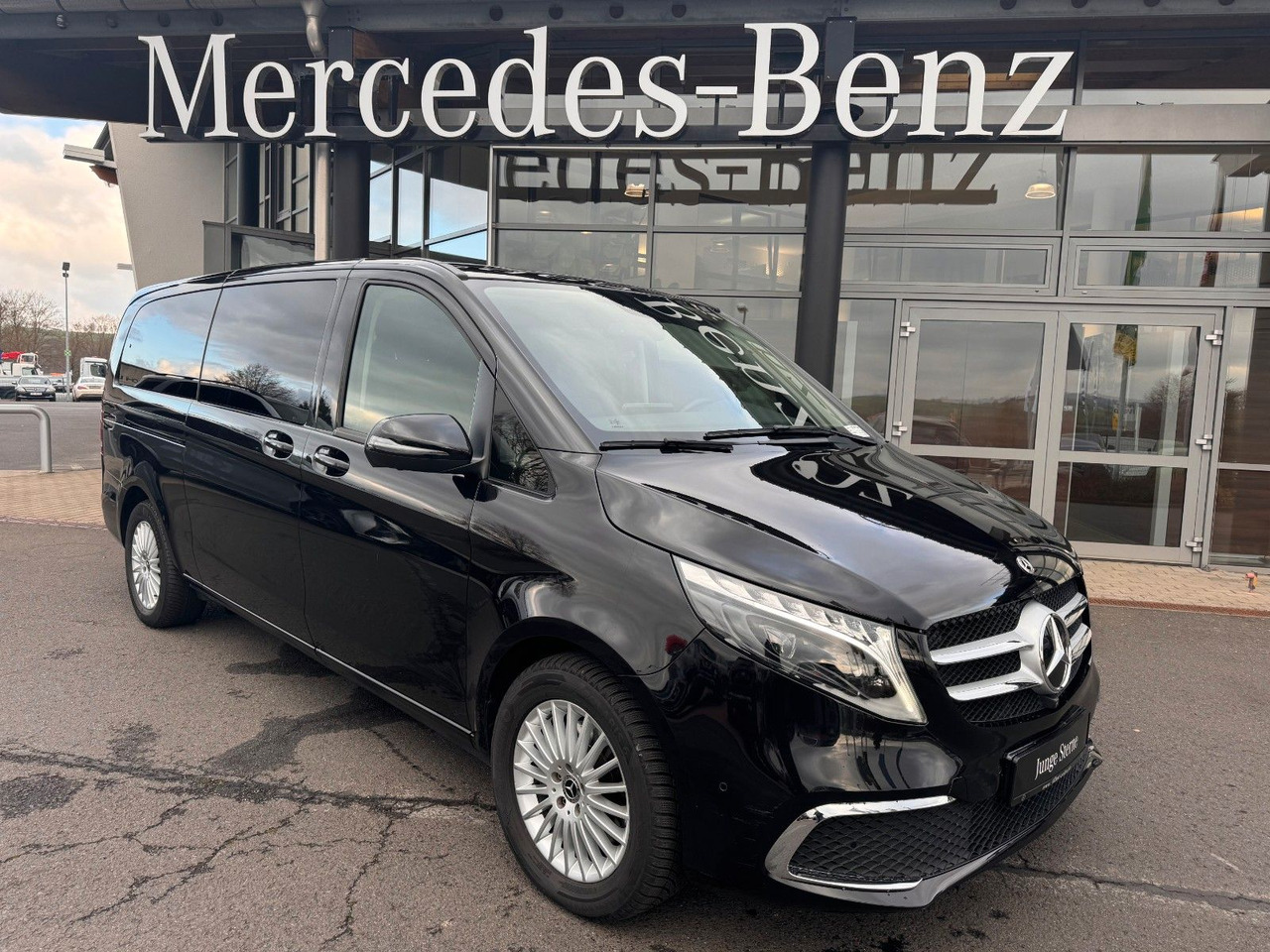 Mercedes-Benz V 300 d AVA Extralang 4MATIC AHK Stdh DISTRONIC - Personentransporter: das Bild 1 Mercedes-Benz V 300 d AVA Extralang 4MATIC AHK Stdh DISTRONIC - Personentransporter: das Bild 1