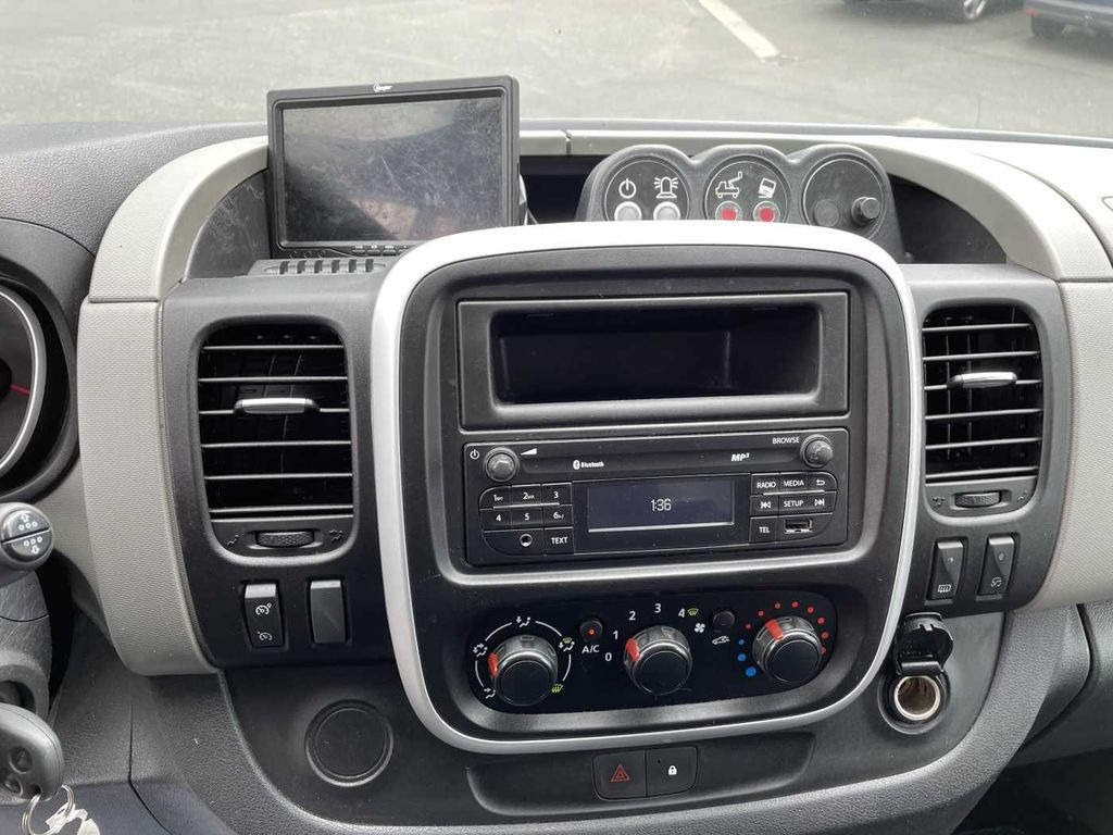LKW mit Arbeitsbühne, Transporter Renault Trafic dCi 120 L1H1 / France Elavateur 091F 9m: das Bild 14