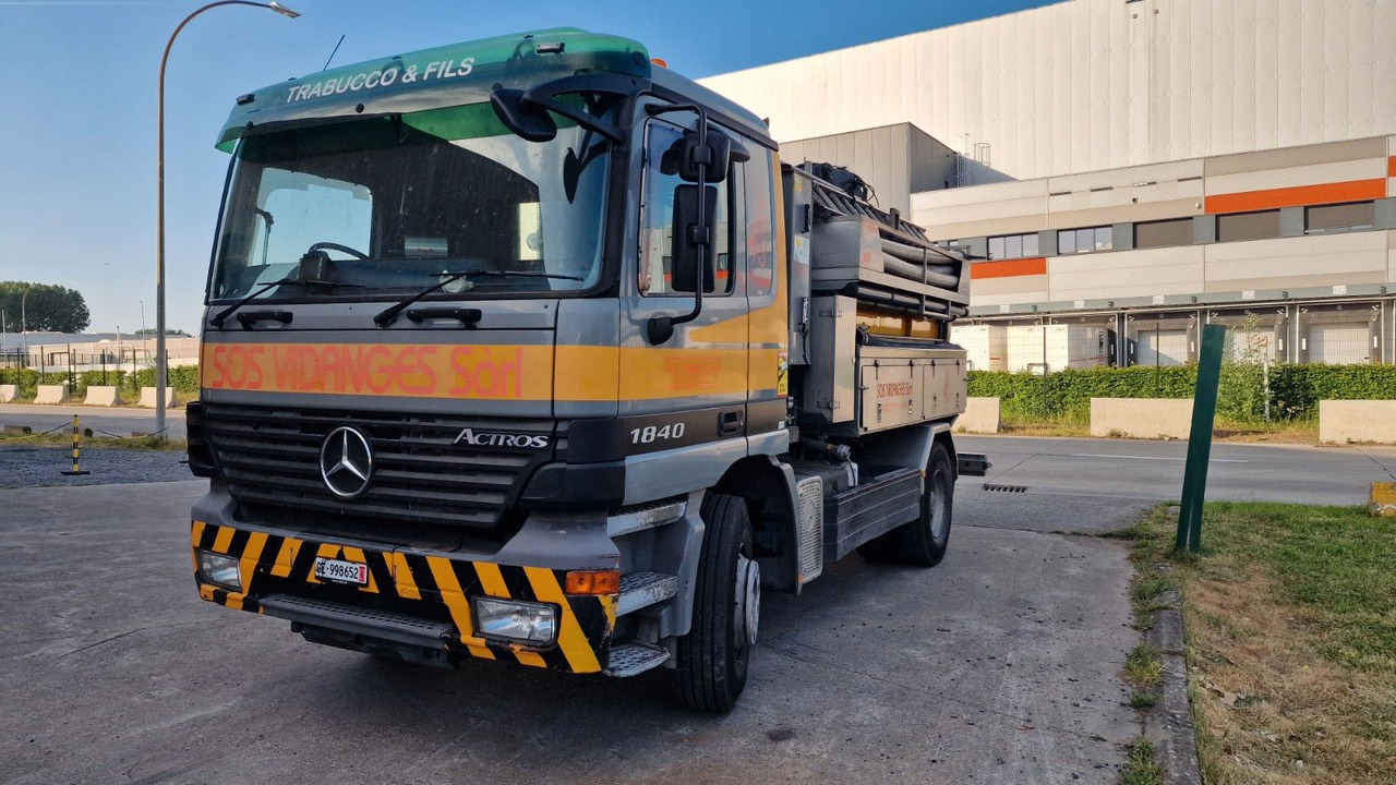 Mercedes-Benz Actros 18-40 - Saug-/ Spülfahrzeug: das Bild 2 Mercedes-Benz Actros 18-40 - Saug-/ Spülfahrzeug: das Bild 2