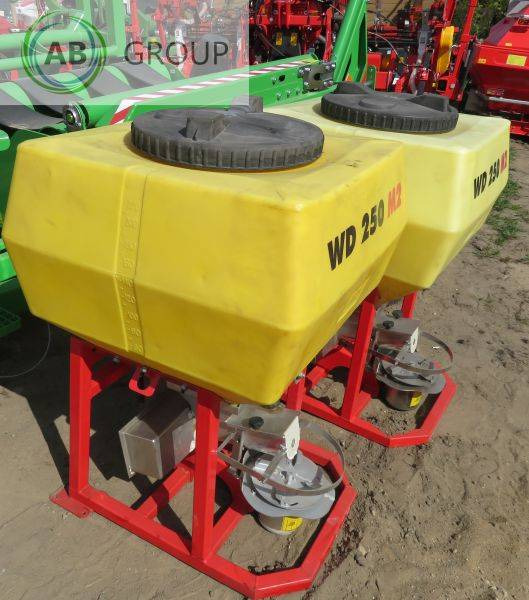 APV Salt spreader 250 l DAMAGED / ON STOCK - Salzstreuer: das Bild 1 APV Salt spreader 250 l DAMAGED / ON STOCK - Salzstreuer: das Bild 1