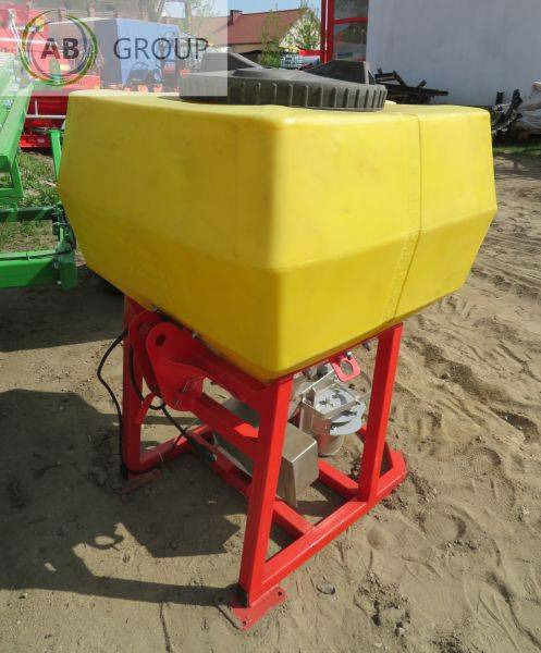 APV Salt spreader 250 l DAMAGED / ON STOCK - Salzstreuer: das Bild 2 APV Salt spreader 250 l DAMAGED / ON STOCK - Salzstreuer: das Bild 2