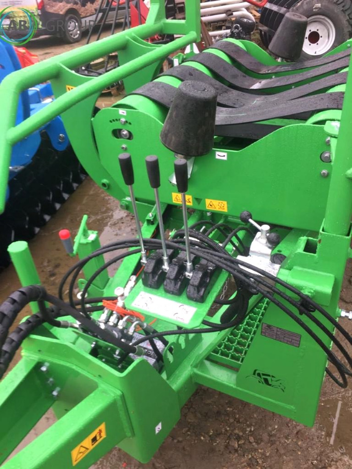 Inter-Tech self loading bale wrap GO01 - Ballenwickelgerät: das Bild 3 Inter-Tech self loading bale wrap GO01 - Ballenwickelgerät: das Bild 3