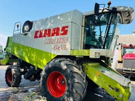 Claas LEXION 440 - Mähdrescher: das Bild 4 Claas LEXION 440 - Mähdrescher: das Bild 4